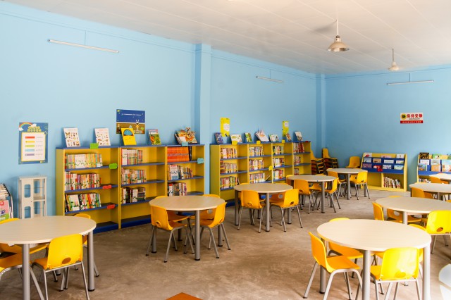 新兴县官洞小学图书馆.jpg