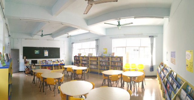 新兴县簕竹中心小学图书馆.jpg
