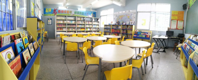 新兴县雨洞小学图书馆.jpg