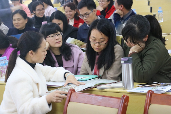 连平县的老师在听课.JPG
