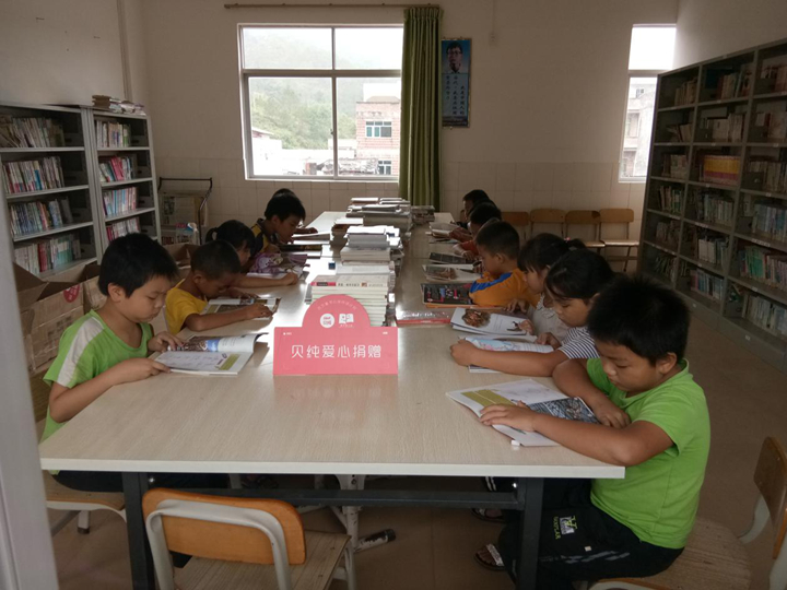 学生阅读图片备选.jpg