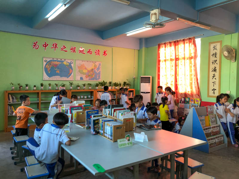 学生看书的照片1全景-2-学生阅读4-20121119860.jpg